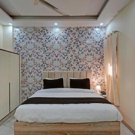 Shourya Hotel And Banquet Noida Exterior foto
