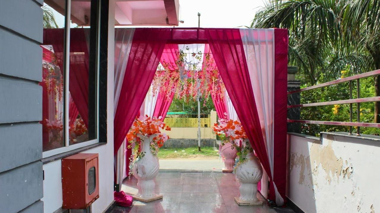 Shourya Hotel And Banquet Noida Exterior foto